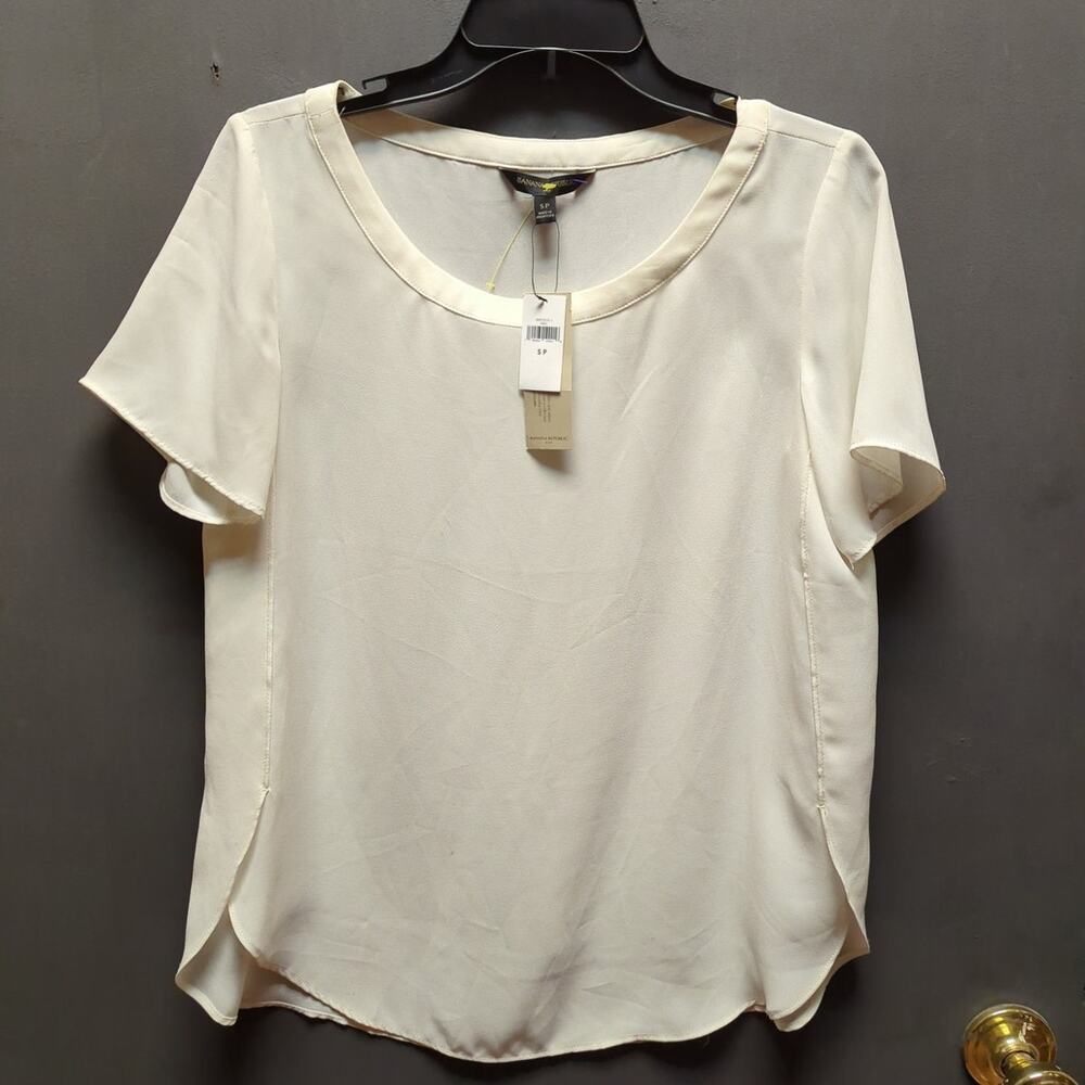 NWT Banana Republic Size Small Petite Career Off-White Trimmed Scoop Neck Blouse